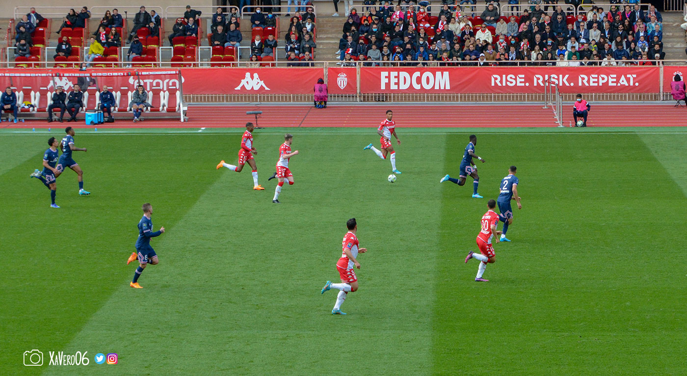 ...passe de Lucas pour Jakobs...
