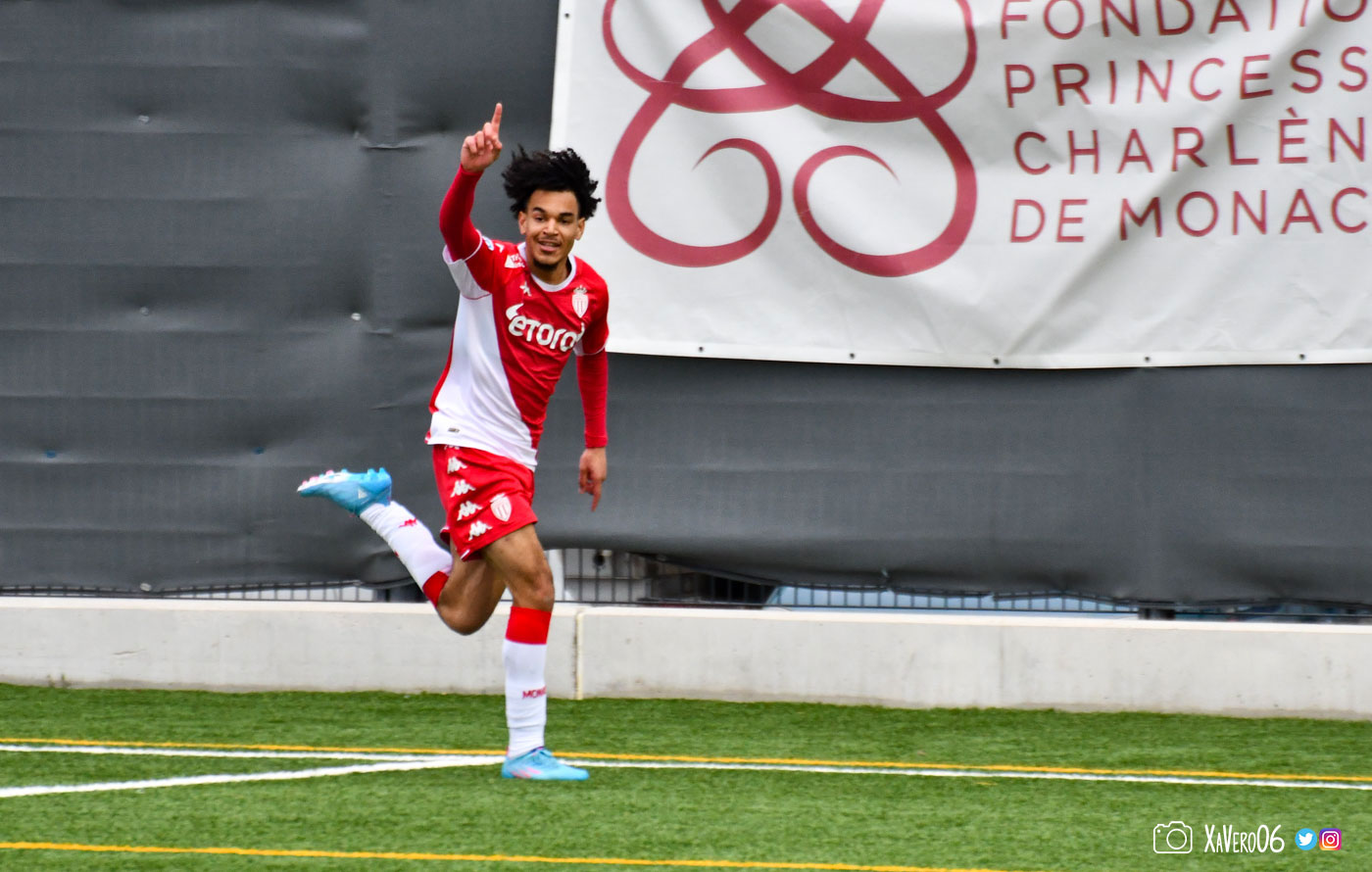...Nazim Babaï fête l'ouverture du score