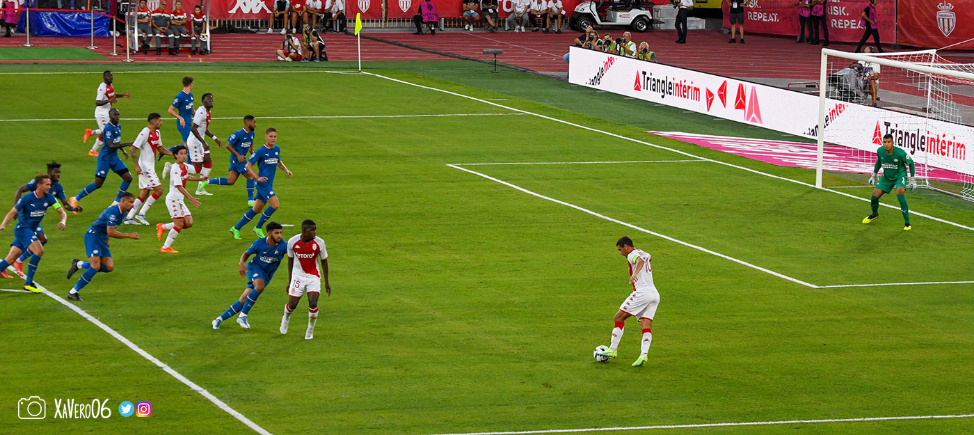 ...et Ben Yedder est servi, seul à droite...