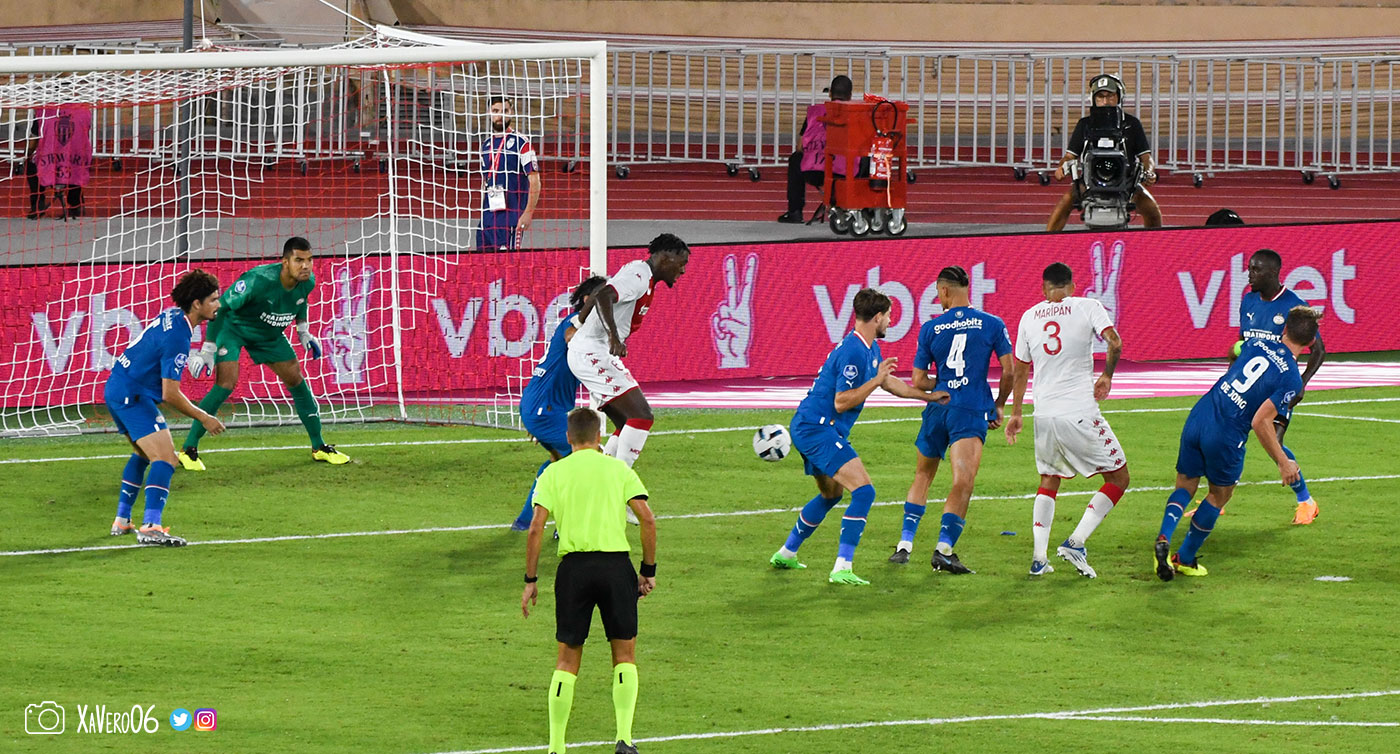 ...le ballon arrive sur Disasi...